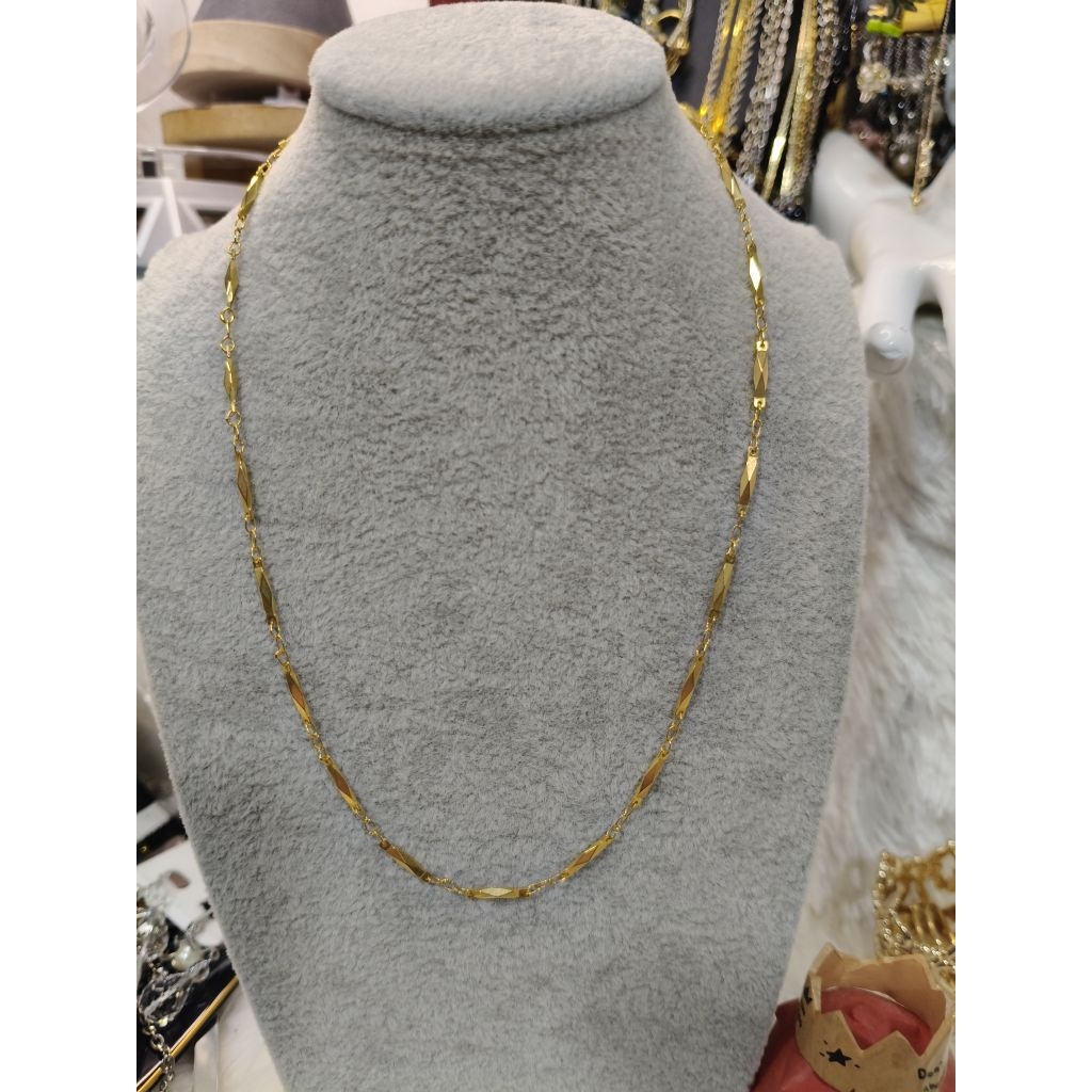 สร้อยคอดีไซน์ "ทรงกระบอกเหลี่ยมลายตัดงาน  ชุบทอง 18K (18KGP) ให้สีสวยเหมือนทองแท้ ใส่ไปงานก็เด่น ใส่