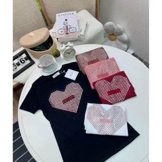 เสื้อยืดคอกลมแขนสั้น รีดเพชรลายหัวใจเพชรโต ป้าย ME