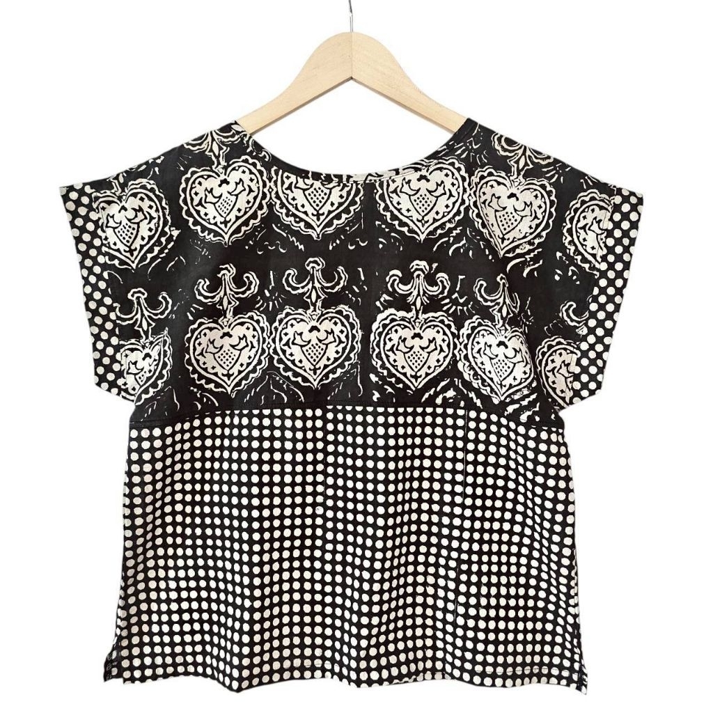 เสื้อคอปาด ทรงแขนปีกค้างคาวสั้น ไซส์40" และ44" ยาว22" ผ้าตัดต่อคอตต้อนอินเดีย