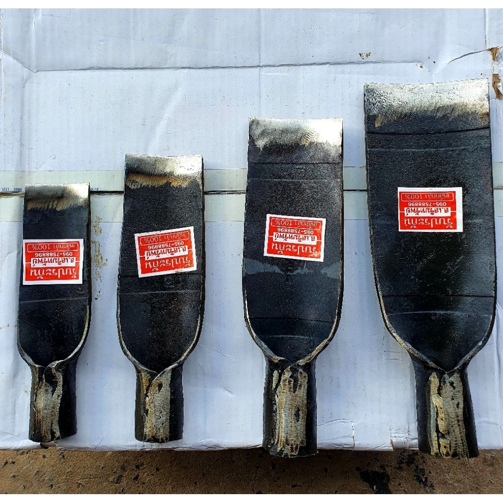 เสียมเหล็กแหนบ ช่างเสริม. ตีทรงโกบ  มี4ขนาด 2นิ้วหน้าแบน. 2.5นิ้ว. 3นิ้ว. 4นิ้ว. เสียมทนแข็งแรง