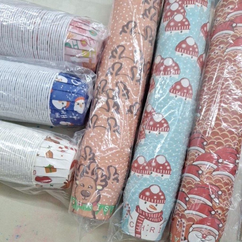 ถ้วยคัพเค้ก ถ้วยคัพเค้กปาเนทโทน ถ้วยกระดาษ ลายคริสต์มาส ขนาด 5 ซม แพ็ค 50 ชิ้น