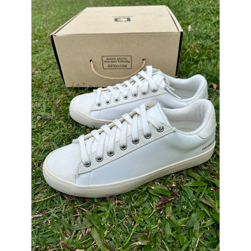 Daybreakรองเท้าผ้าใบกัญชง