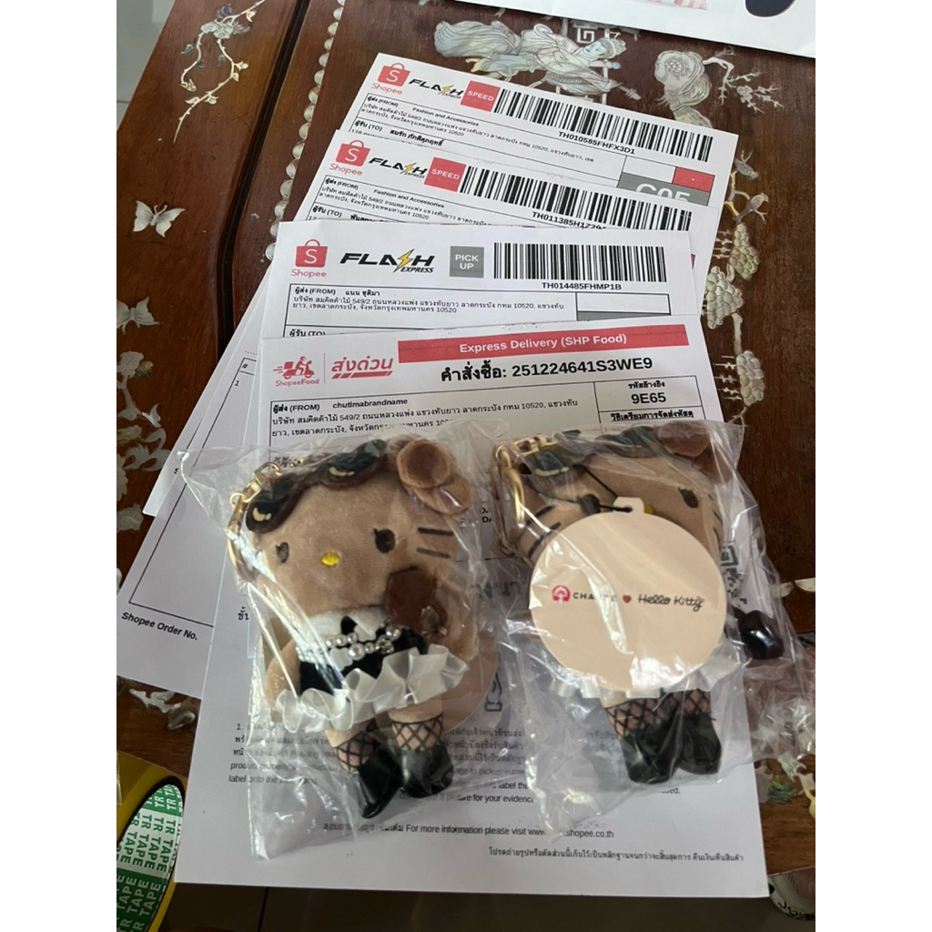 พร้อมส่ง 🛵ด่วน1วัน‼️Chagee x Hello kitty (แก้ว2+ถุง+พวงกุญแจ) รับหิ้ว แบบพวงเดี่ยวก็มีค่ะ เลือกในตัวเลือกสินค้านะคะ