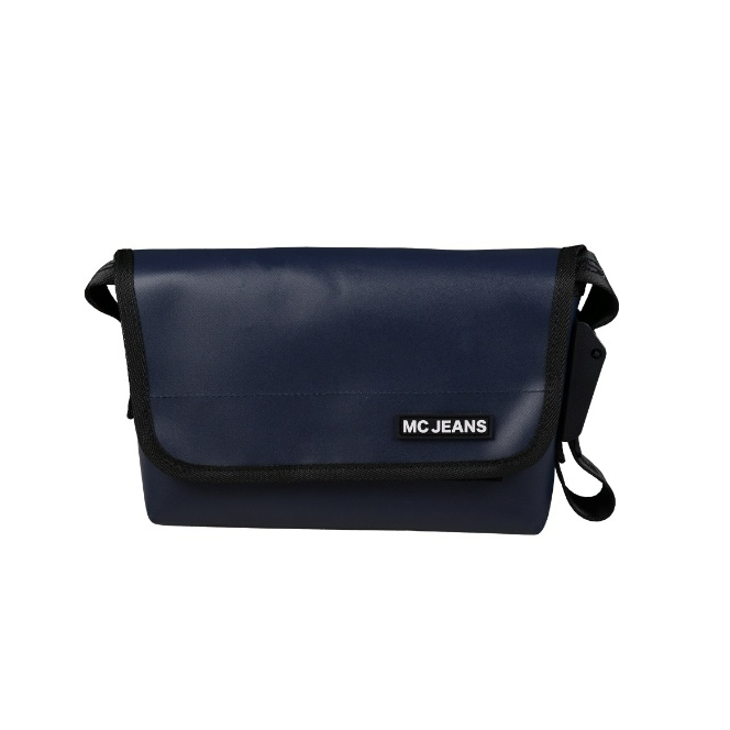 Mc JEANS (แม็คยีนส์) กระเป๋าสะพายข้างผู้ชาย กระเป๋าผ้าใบ Crossbody Bag สีกรมท่า M02Z093