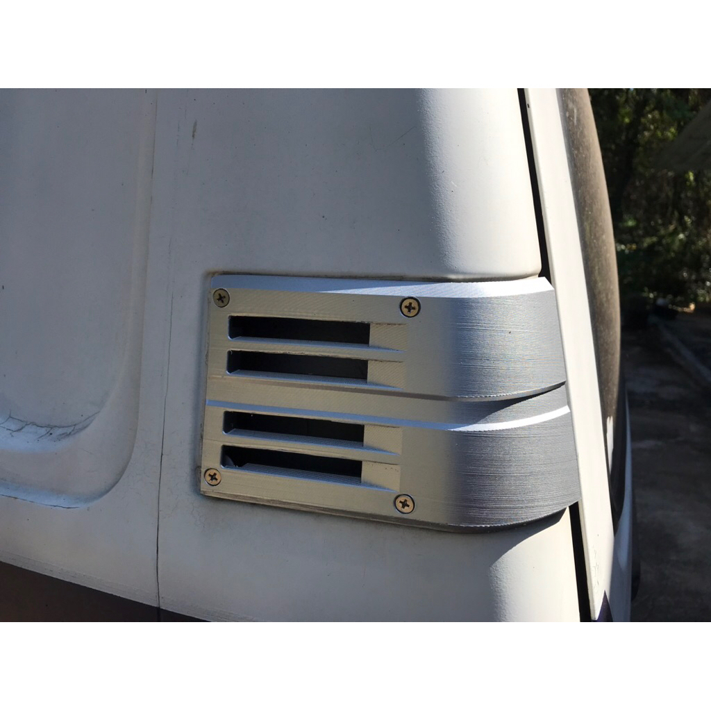 ฝาปิดช่องลมหลัง isuzu buddy (1คู่) สีบอร์นเงิน ผลิตด้วย 3d printing วัสดุ petg ทนความร้อนถึง80c