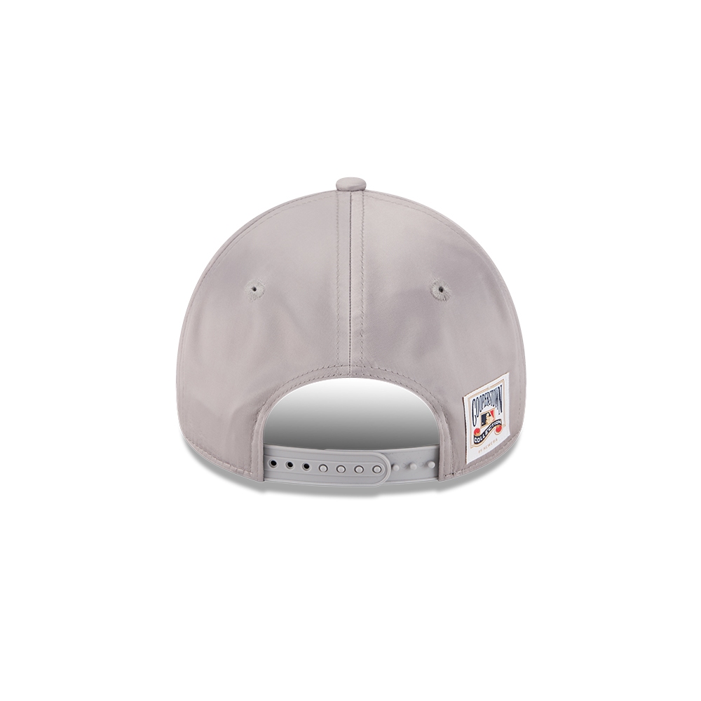 New Era قبعة 9Forty ‏Los Angeles Angels ساتان — رمادي — صورة 5