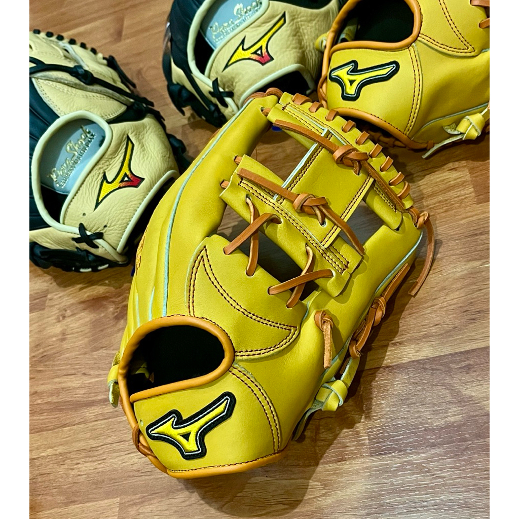 New Mizuno Baseball and Softball glove 12”