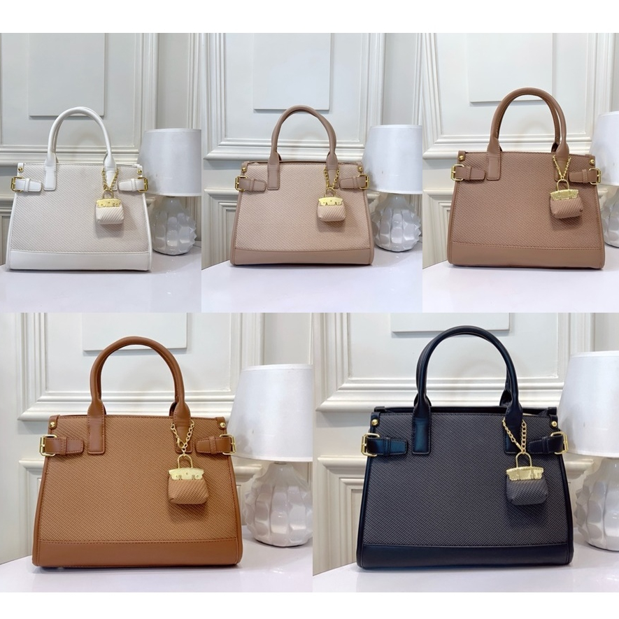 กระเป๋าสะพายข้าง👜10335👜ทรงสี่เหลี่ยม ดีไซน์หรู สินค้าตรงปก แมตช์ลุคไหนก็ปังสุดๆ 💕 COCOLONDONพร้อมส่ง