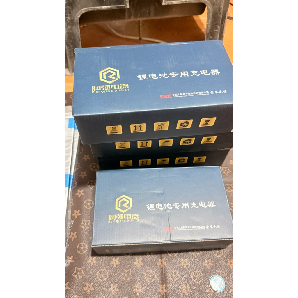 เครื่องชาร์จ 72V/84V/100.8V ลิเธียม 5A/8A แบบตัดเอง มีไฟสถานะ (ชาร์จตัดอัตโนมัติ มีระบบตัดเมื่อเต็ม)