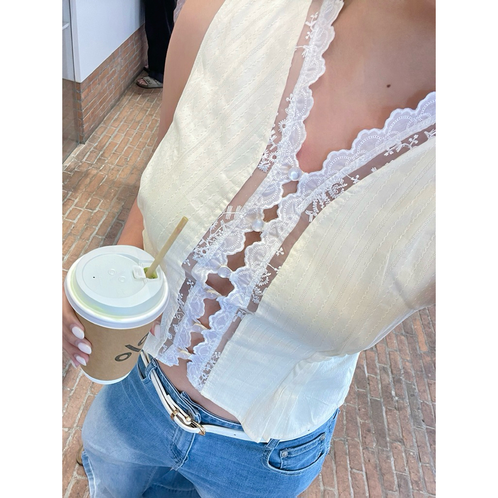 Yellow Lace เสื้อทรง vest ระบายลูกไม้