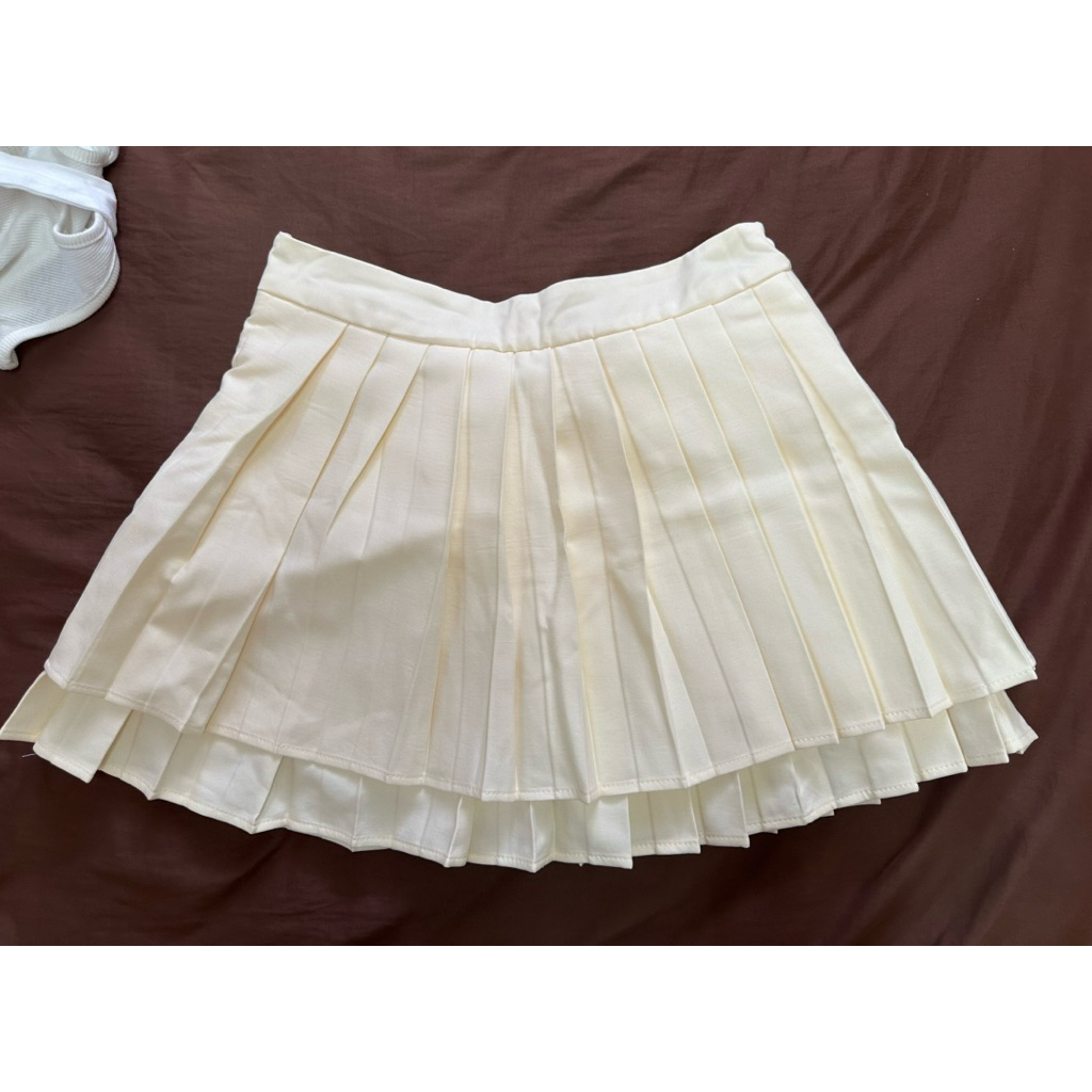 กระโปรงจีบสีขาว ของ swana.ss ยังไม่ได้ใส่เลยค่ะ