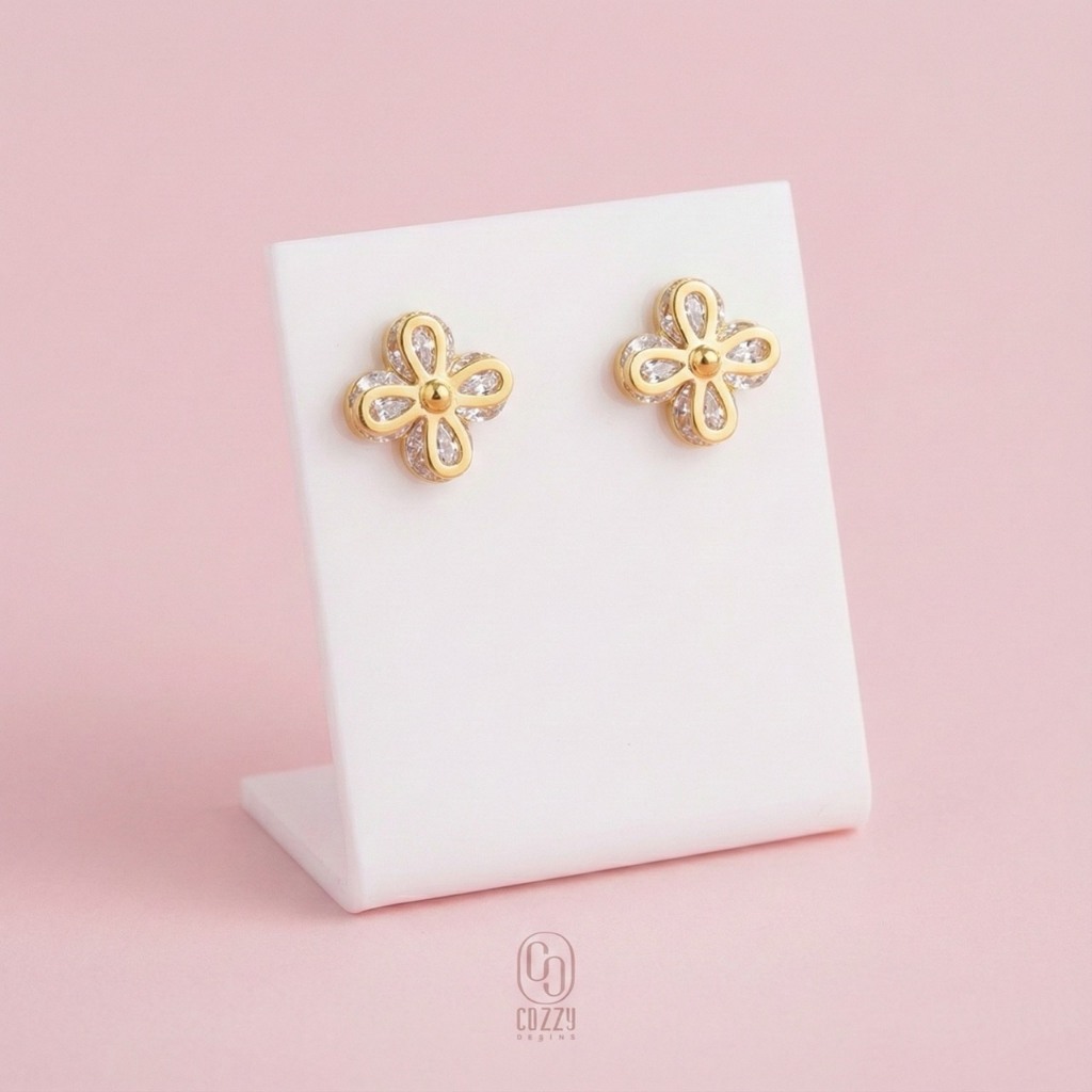 CozzySayido ต่างหูดอกไม้4กลีบ ประดับด้วยเพชรระยิบระยับ ขนาดพอเหมาะ สวยเล่นแสง ทนทาน