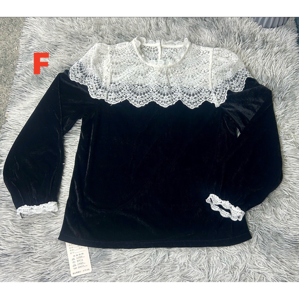 เสื้อแขนยาวคอแต่งลูกไม้ตัวเสื้อเป็นกำมยีสีดำแขนแต่งลูกไม้สีขาวไซร้LXlลงได้