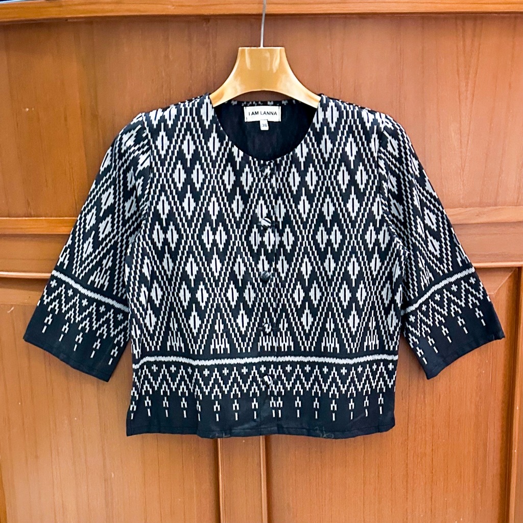เสื้อกาสะลอง แขนยาว ลายจันทร์ฉาย