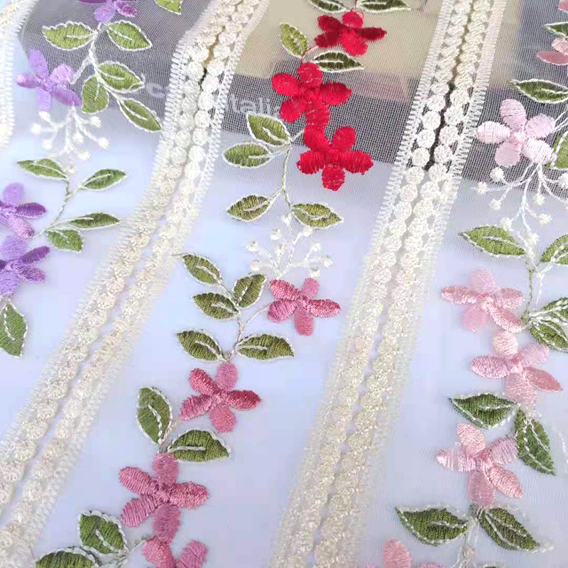 รหัส Mesh03-08 เทปลูกไม้ตาข่ายสีขาวนม ปักดอกไม้มีหลายสี ลูกไม้กว้าง 8.5 ซม. ขายเป็นหลา Mesh Lace Trim