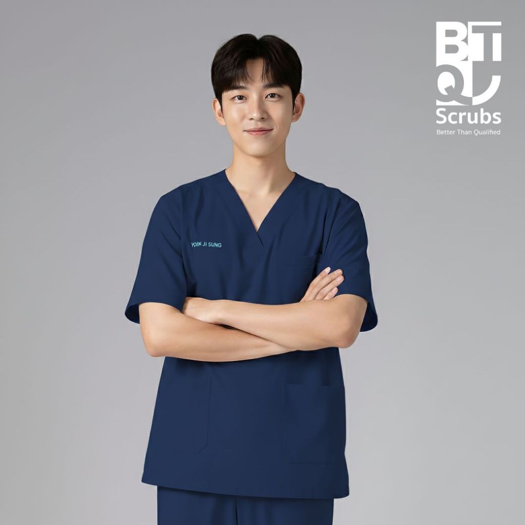 ( ปักชื่อ ) BTQ Medical Scrub Top - Unisex - รุ่น Professional | เสื้อสครับหมอ พยาบาล ทรงหลวม คอวี พร้อมหูคล้องบัตร