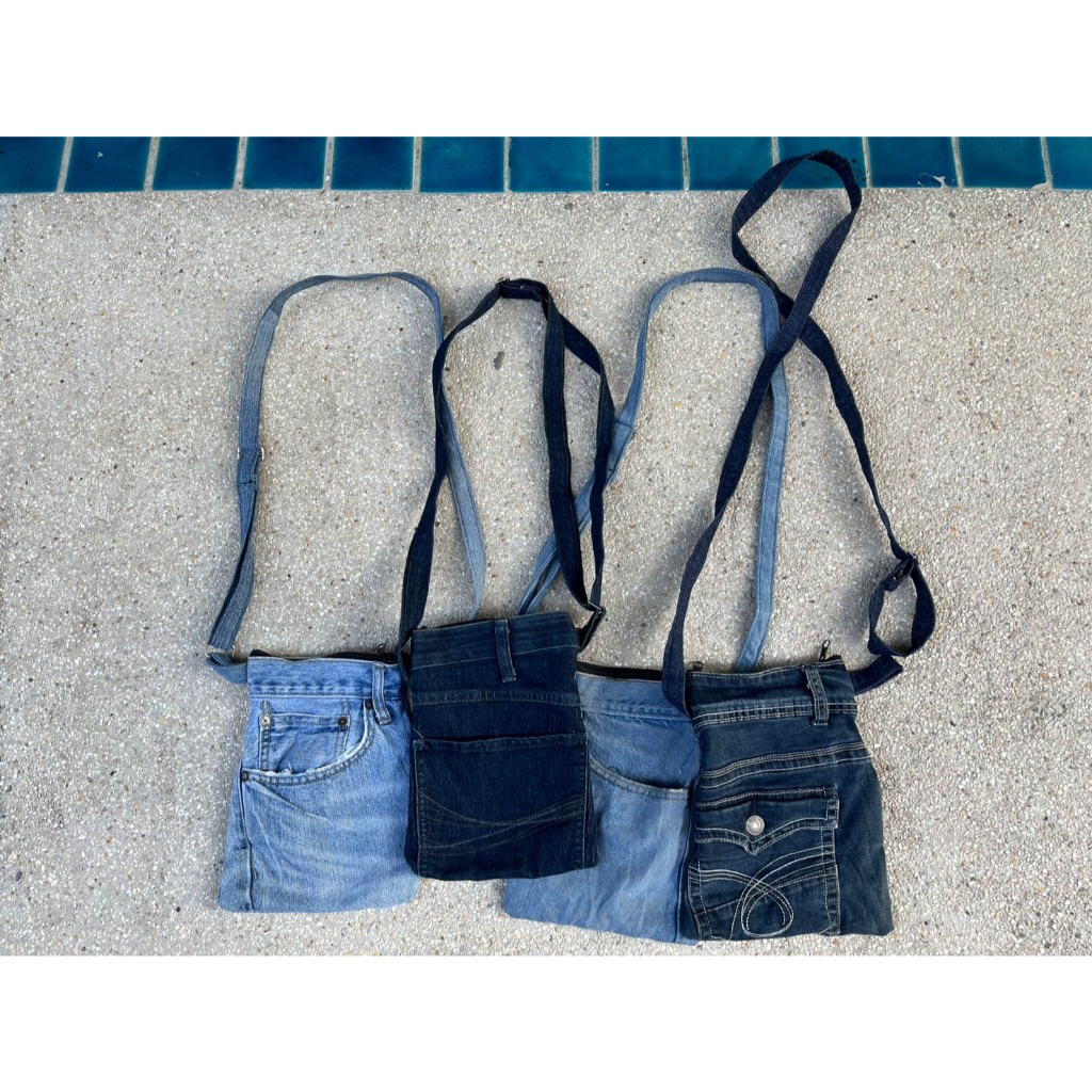 กระเป๋าสะพายข้างยีนส์รีไซเคิล แฮนด์เมด Upcycling Denim Crossbody bag (โทนอ่อน/เข้ม)