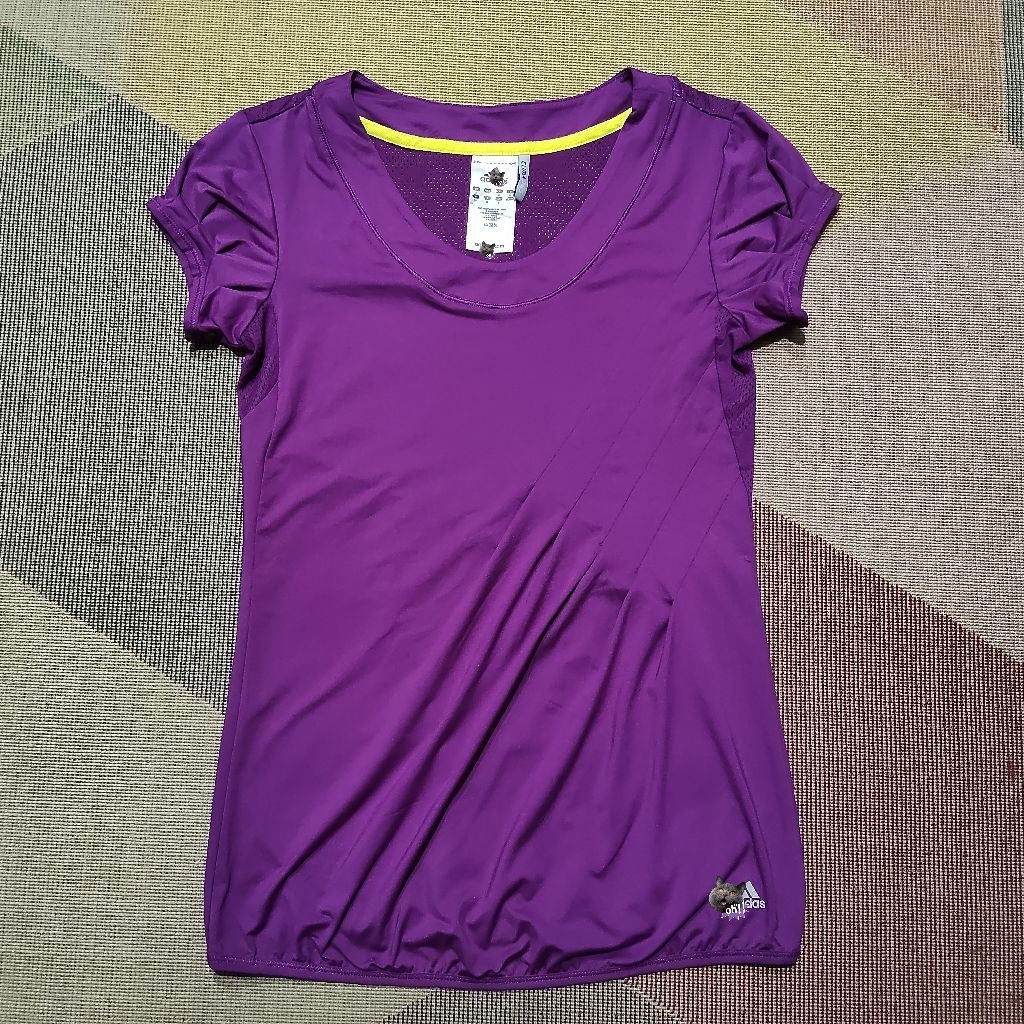 เสื้อกีฬา A. size S รอบอก 31.5" (ยืดได้อีก) มือสอง สภาพดี