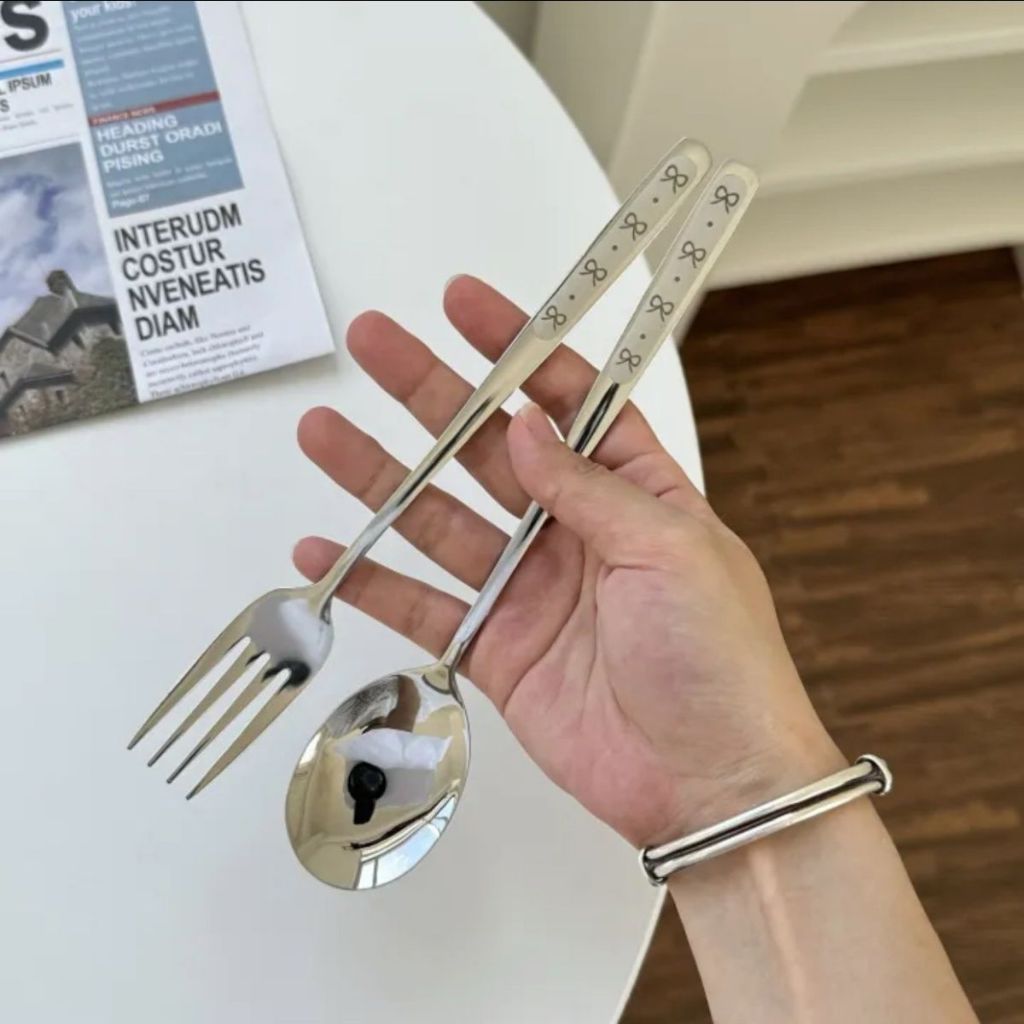 ชุดช้อนส้อมพกพา สแตนเลส 3 ชิ้น ลายโบว์ พร้อมกล่องใส่ ช้อนส้อมตะเกียบ หนา แข็งแรง สไตล์เกาหลี🎀 - รูปที่ 3