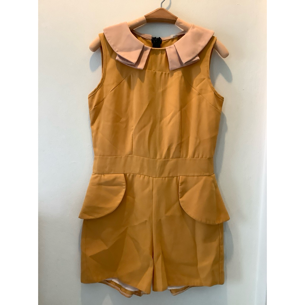 NO.(16)008  จั๊มสูท MULBERRY มือสอง เนื้อผ้า มีซับในกางเกง ขนาด ช่วงไหล่กว้าง 14 นิ้ว รอบอกกว้าง 34 