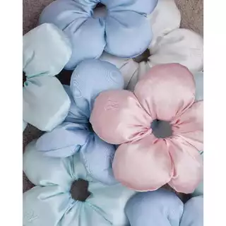 earika.earrings - candy bloom scrunchie สครันชี่ดอกไม้ ยางรัดผมดอกไม้ มี 3 สี ชมพู ฟ้า มิ้นต์ (เนื้อผ้าซาติน)