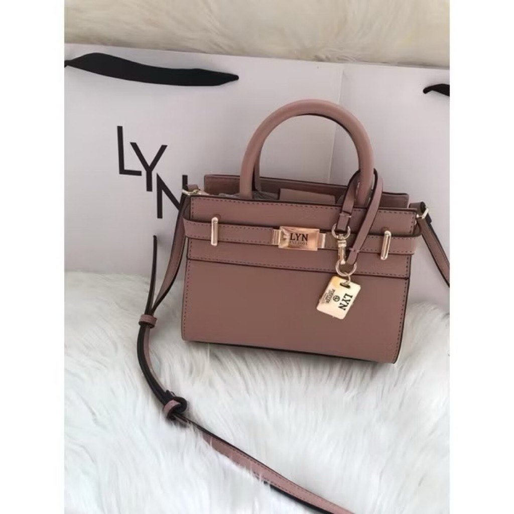 พร้อมส่ง        กระเป๋าหน้าเคลลี่​ ทรงถือ+สะพายข้างสายหนัง​ พร้อมแท็กห้อย,89 ราคา ถูกที่สุด ดีลบีเคเค แกลเลอรีภาพที่ 3