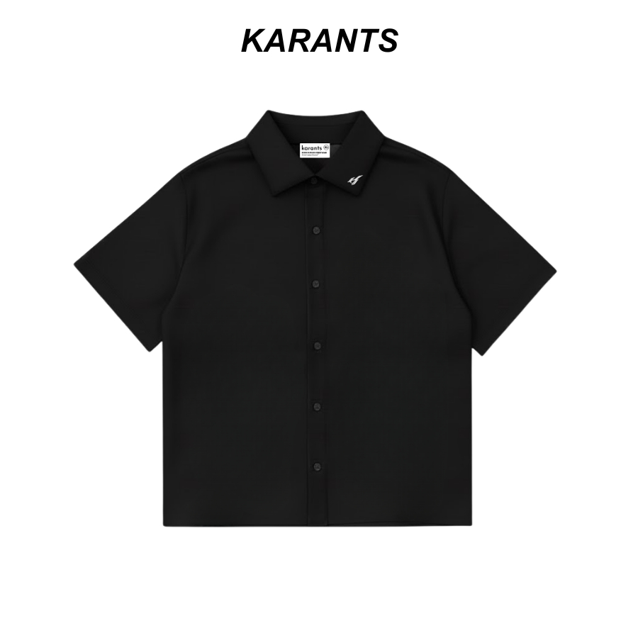 Karants เสื้อเชิ้ตสีพื้นโลโก้โลหะ ผ้า Cotton เย็น Premium Form Cropped Boxy สำหรับผู้ชายและผู้หญิง- 