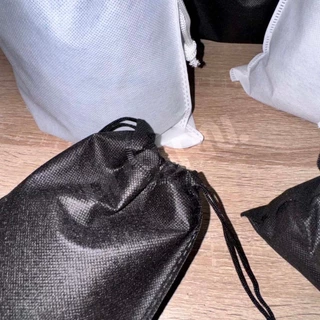 ถุงผ้าหูรูด Drawstring Bag ใบใหญ่ ผ้าสปันบอนด์ สีขาว สีดำ ใช้เก็บของ กระเป๋า รองเท้า กันฝุ่น พร้อมส่ง