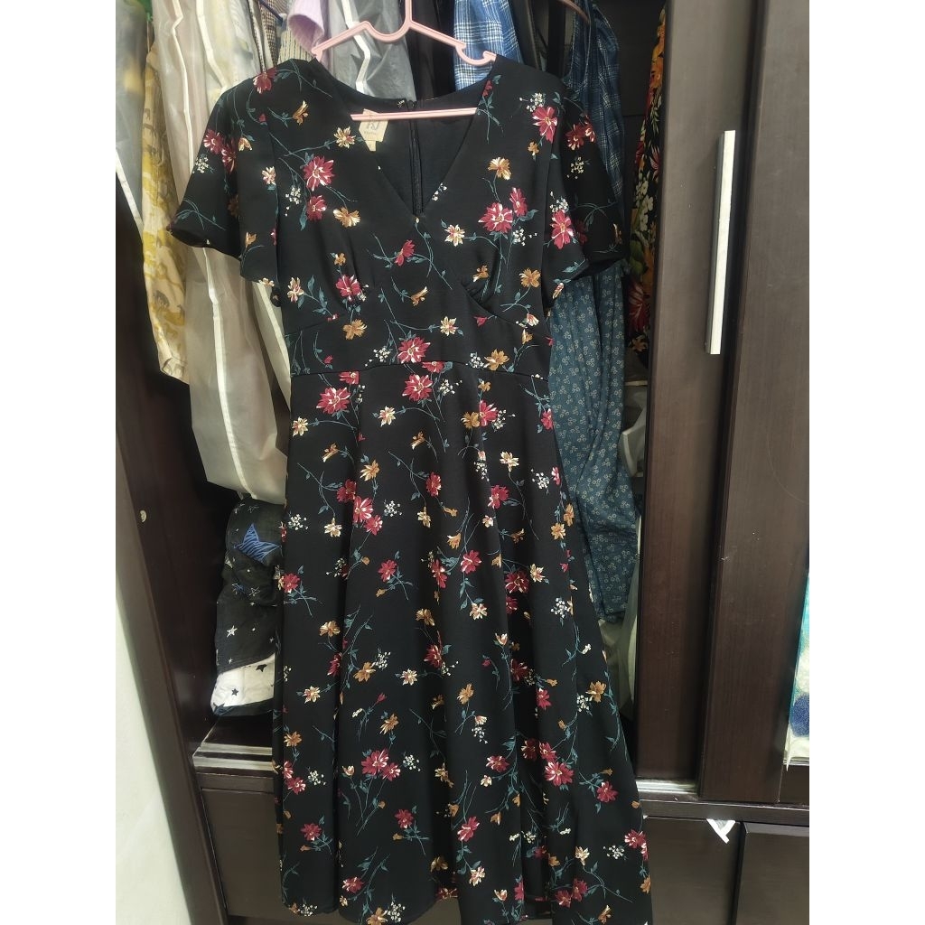 เดรสงานป้าย kwanjai สวยใหม่มาก