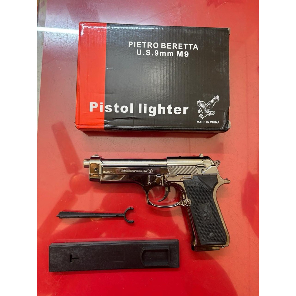 โมเดลปืนไฟแช็ค M9 มาพร้อมสแตน ขาตั้งโชว์ รุ่น 9mm ขนาดเท่าของจริง  สินค้าพร้อมจัดส่ง (ขณะส่งไม่มีแก๊ส)