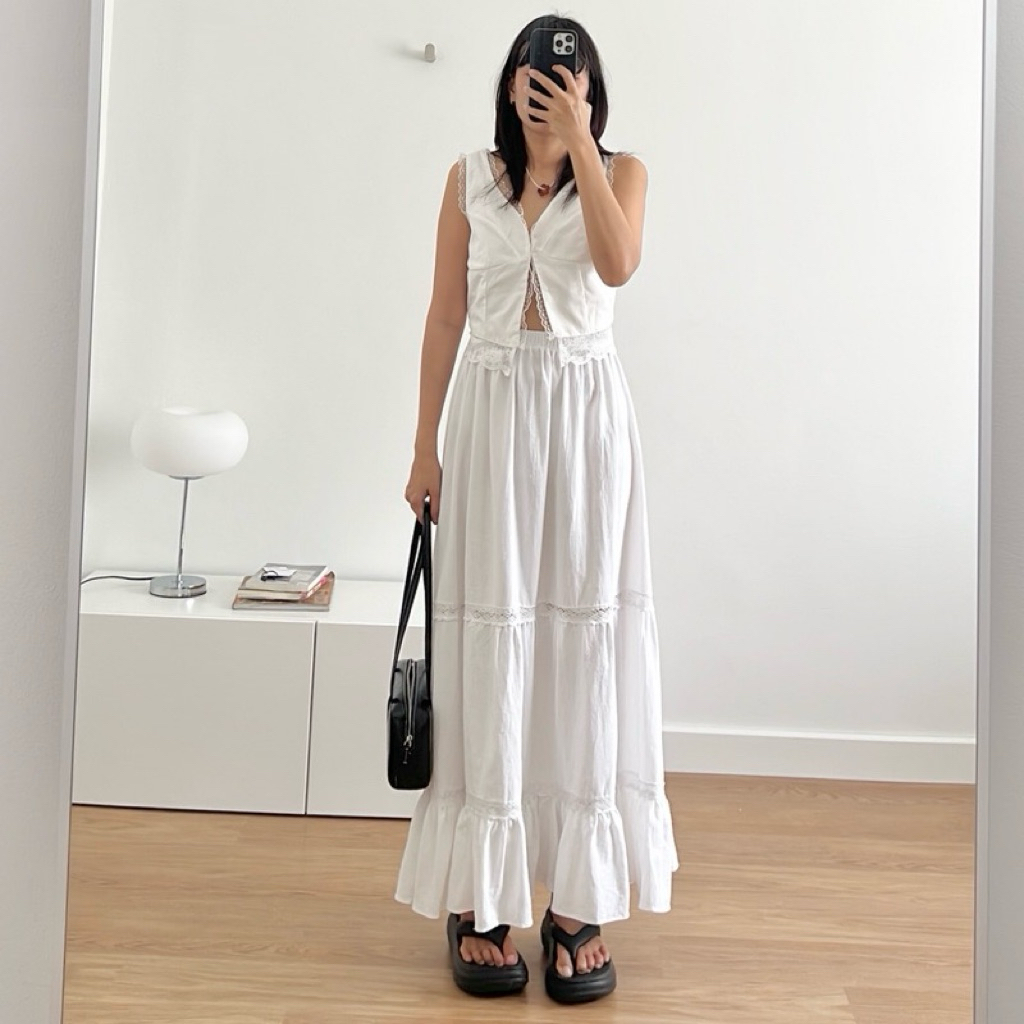 19dec.ourday-เสื้อแขนกุดแต่งลูกไม้