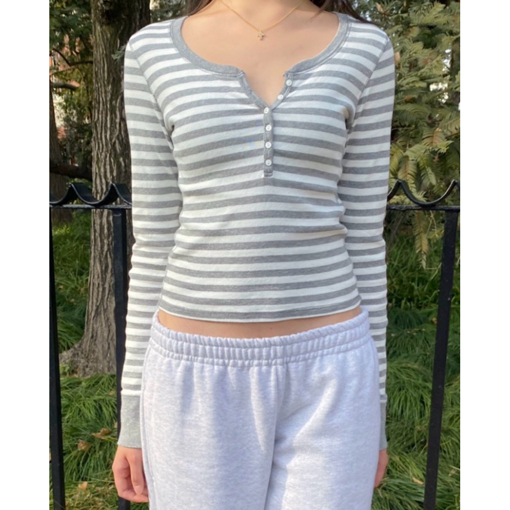 พร้อมส่ง 🎀 Brandy Melville | Zelly Striped Top