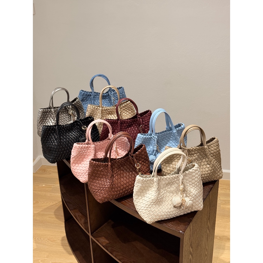 Sugar Monday Dani Handbag กระเป๋าสาน หนังPU พร้อมสายสะพายยาว และกระเป๋าลูกใบเล็ก (2576)