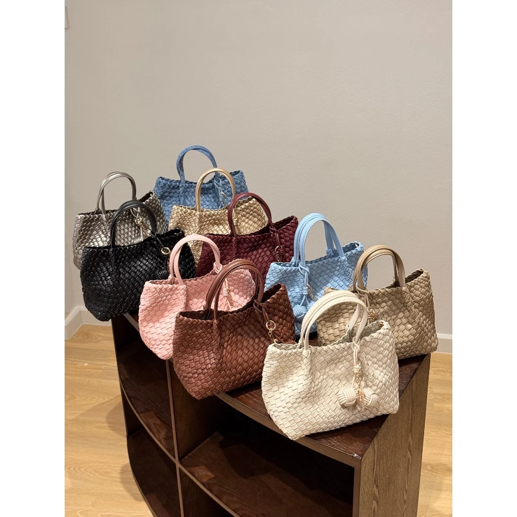 Sugar Monday Dani Handbag กระเป๋าสาน หนังPU พร้อมสายสะพายยาว และกระเป๋าลูกใบเล็ก (2576)