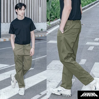 SHWING กางเกงขายาวชิโน่ ผ้า Cotton ยืด หนานุ่ม เอวมีเชือก และซิปกระดุม ทรงกระบอก Stretch Chino Pants