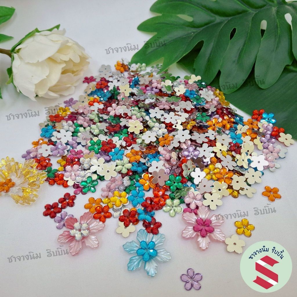 พลอยดอกไม้5แฉก(พลาสติกสีสวย) คละสี ขนาด12*12มิล จำนวน100ชิ้น ตกแต่งเหรียญโปรยทาน,งานDIY