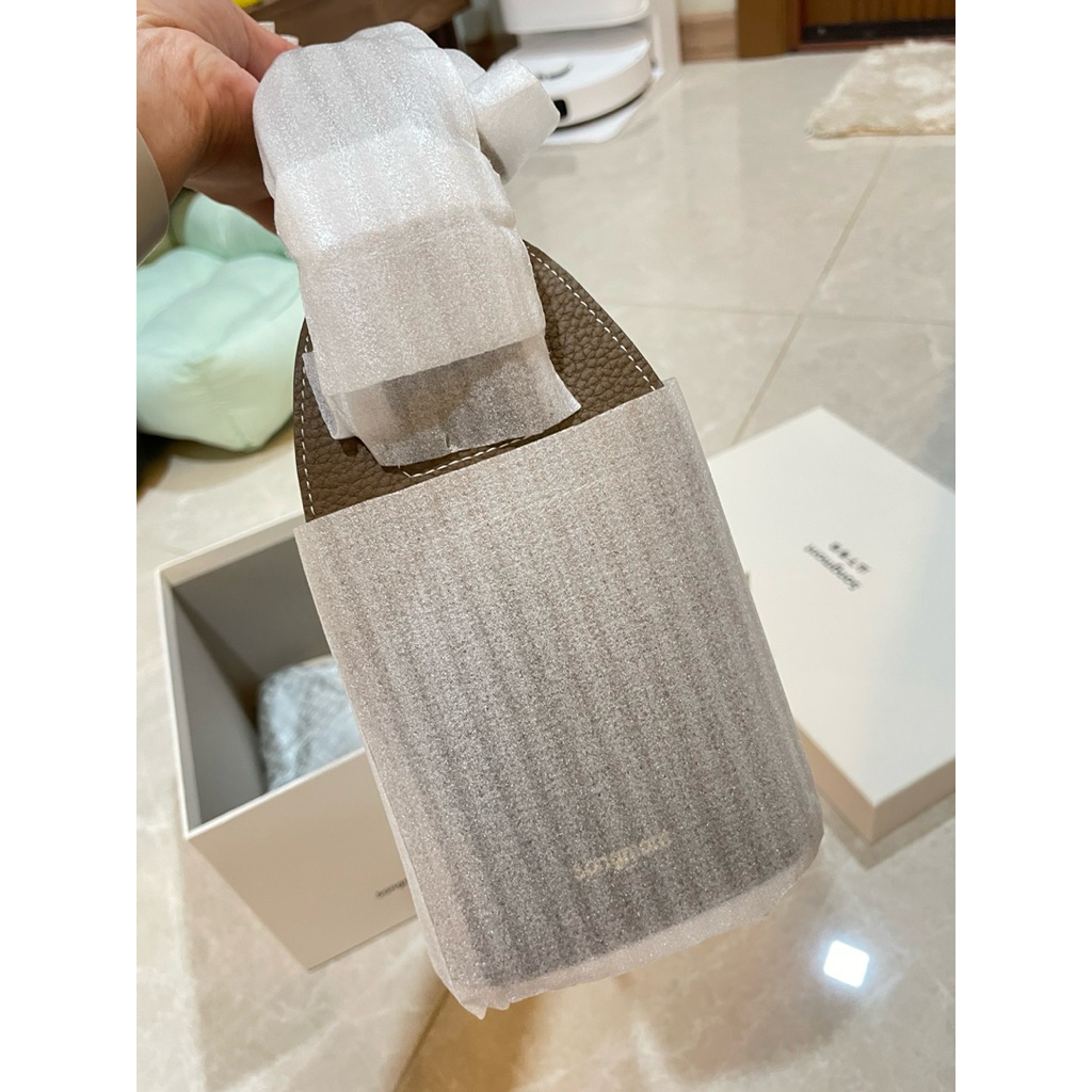 ของใหม่ drippy medium taupe ใบใหญ่ใส่ของได้เยอะ ส่งแมสได้ค่ะ - รูปที่ 3