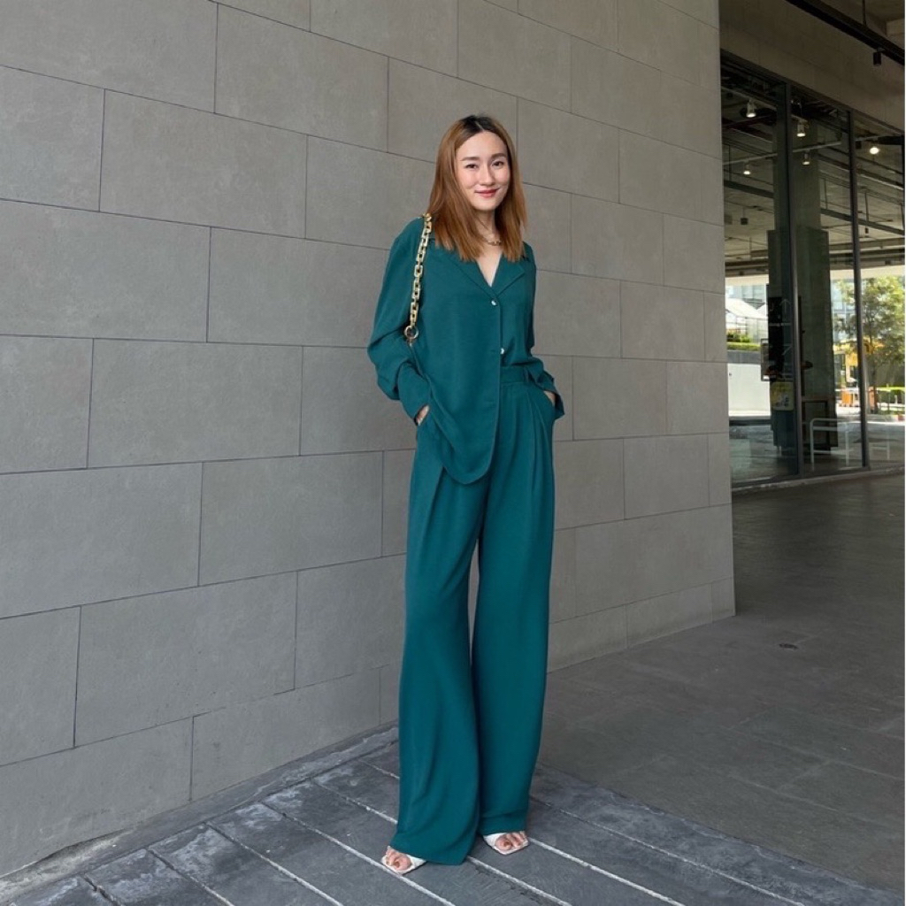 Used set from #knockknockth size s **มีตำหนิกางเกงเป็นขุยค่ะ**