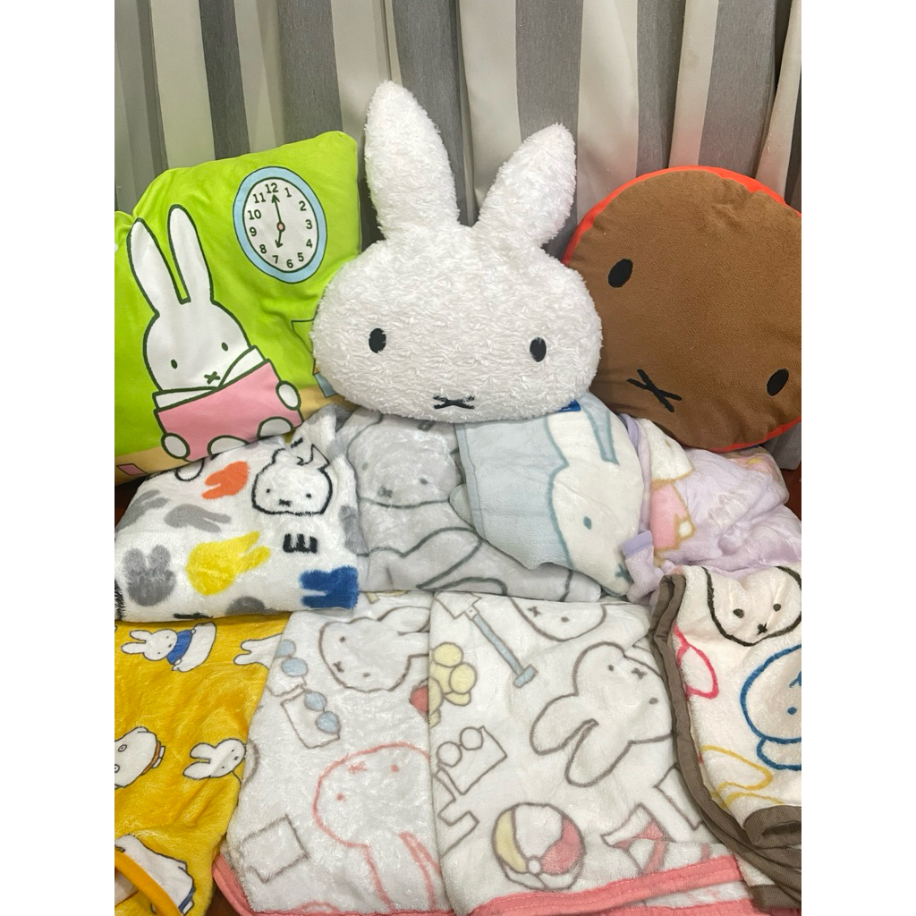 Miffy Blanket Chusion มิฟฟี่ ผ้าห่ม หมอน ผ้าห่มเด็ก ขนนุ่ม พกพาไว้ในรถ คลุมขาได้ค่ะ งานลิขสิทธิ์แท้ 