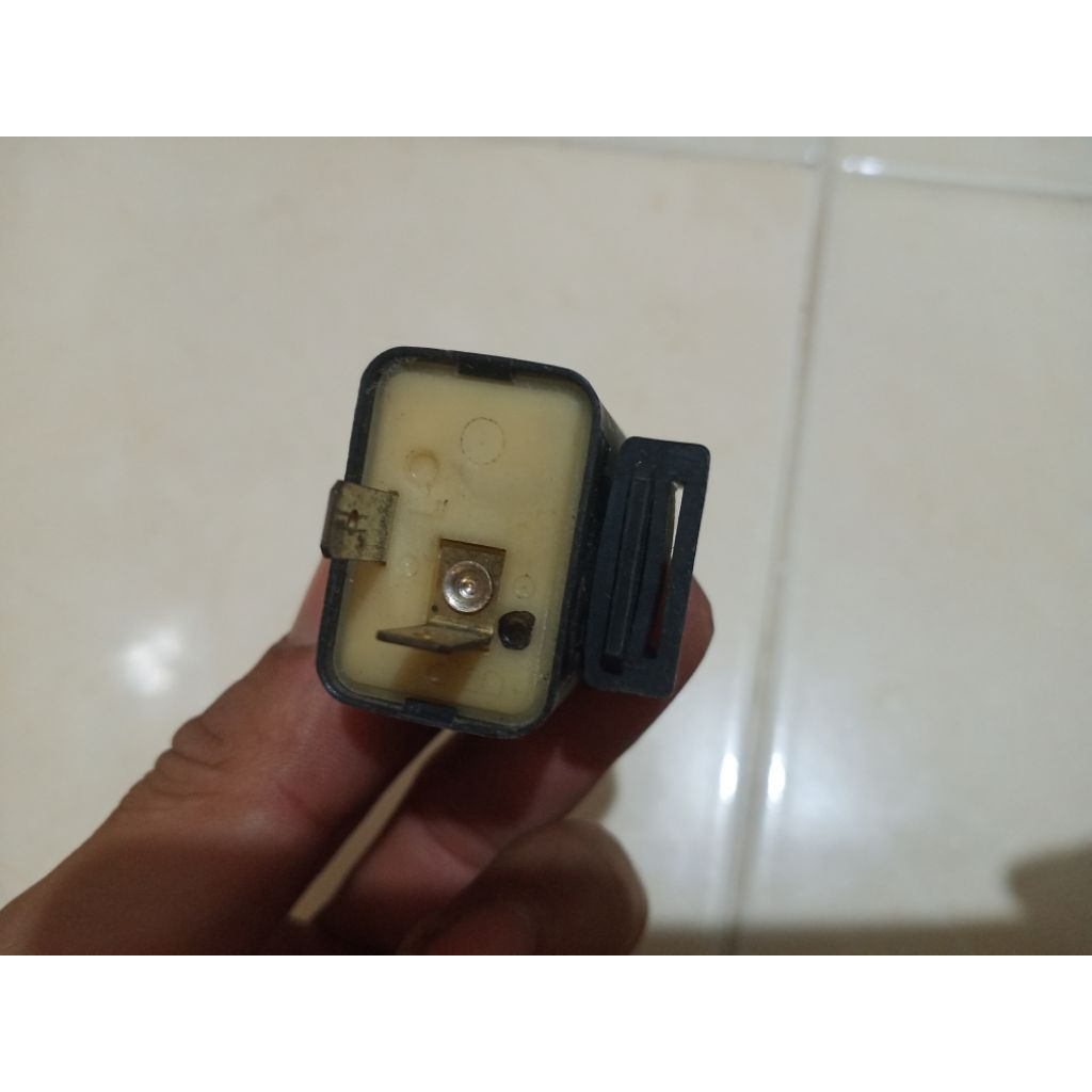 รีเลไฟเลี้ยวเดิมนินจา250,300,z250,300(ของแท้)มือสอง