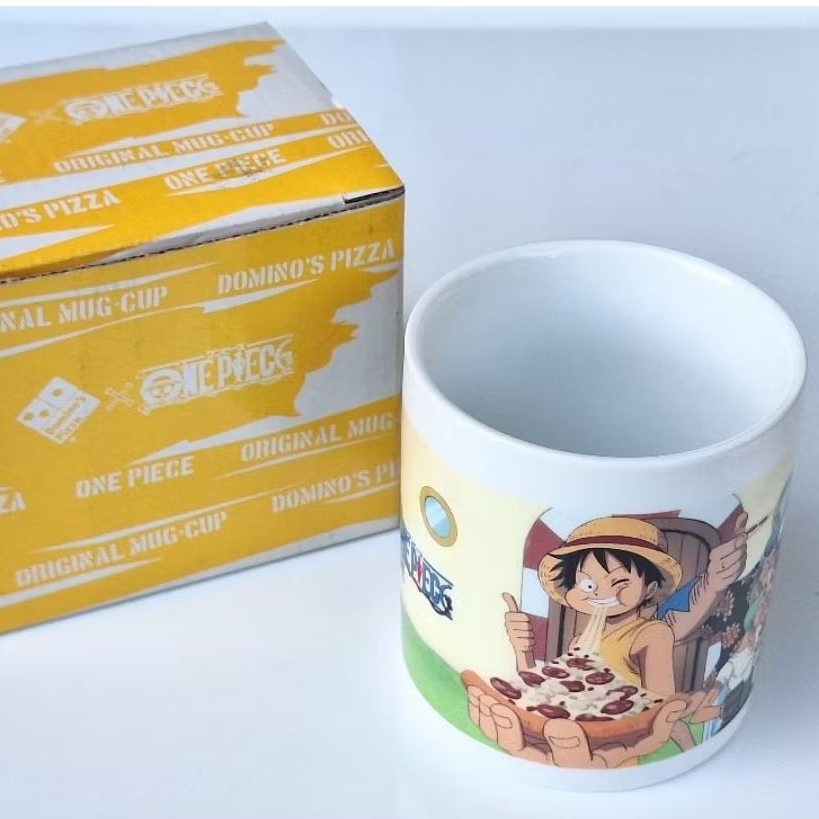 แก้วมัค One Piece x Domino's Pizza ลายกลุ่มหมวกฟางกินพิซซ่า (Limited Edition) ของสะสมอนิเมะ งานแท้จา