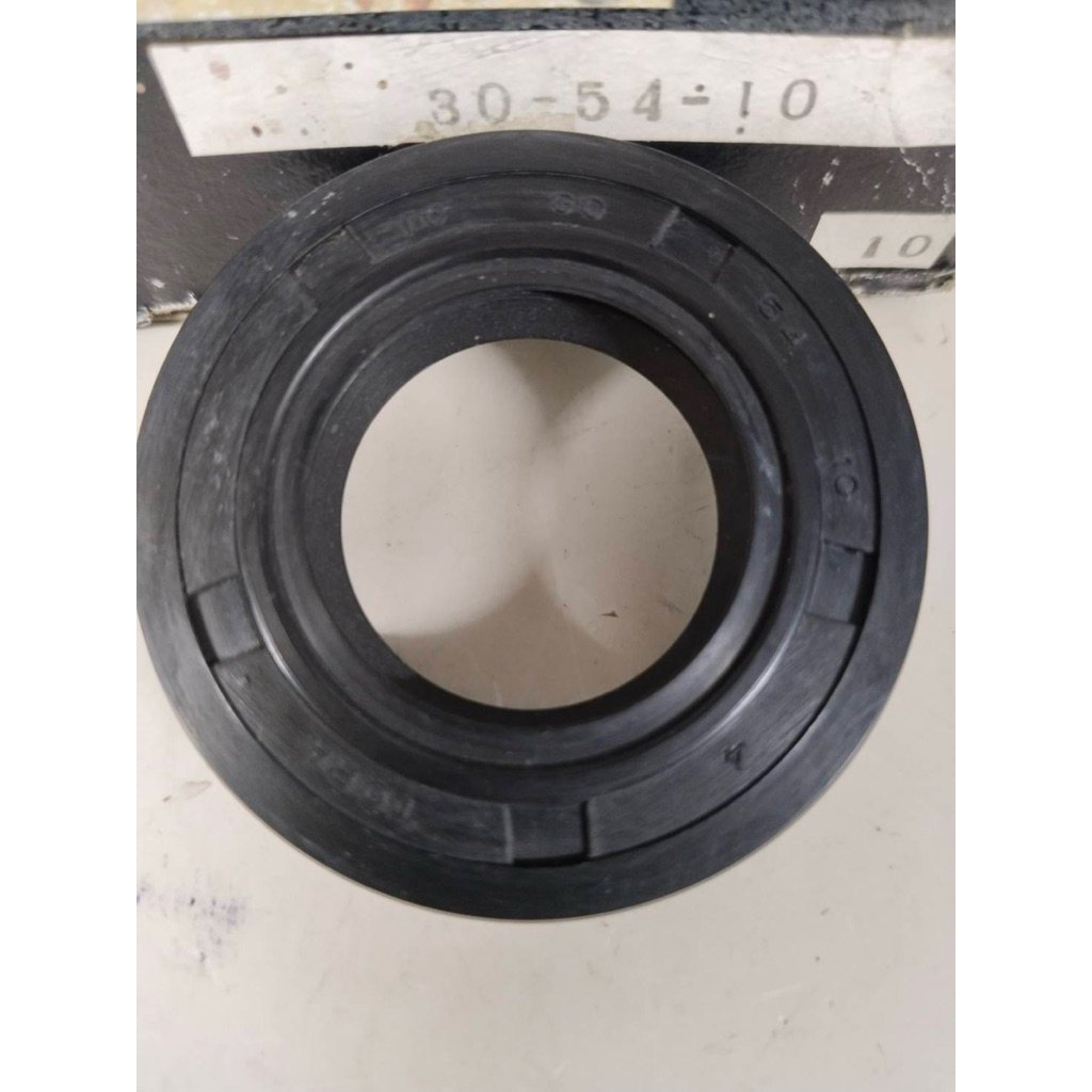 ชีลยางกันน้ำมันทั่วไป  TC 30 54 10. ราคา 45 บาท