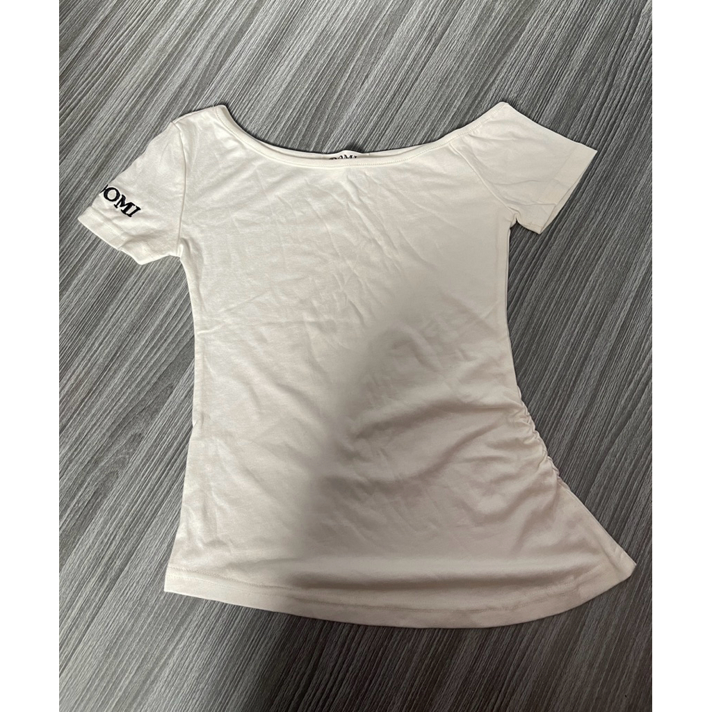 เสื้อยืดปาดไหล่ DOMI มือ1