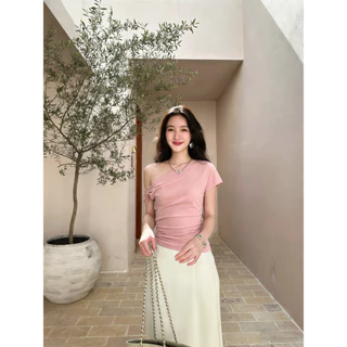 SuperCandy🌷เสื้อเปิดไหล่พร้อมหัวเข็มขัดโลหะ เสื้อยืดทรงสลิมฟิตลำลองพื้นฐาน เสื้อแขนสั้นสีน้ำตาลสำหรับผู้หญิง