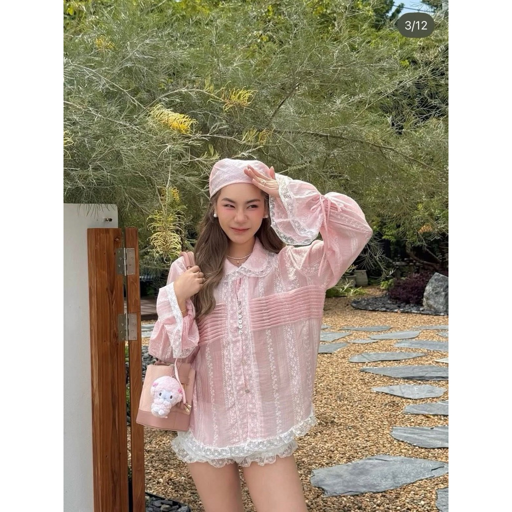 ส่งต่อเสื้อ lookbooklookbook รุ่น magnolia top (One size) สีชมพู pink moonlight lace (มี new/used) มีแค่เสื้อนะคะ