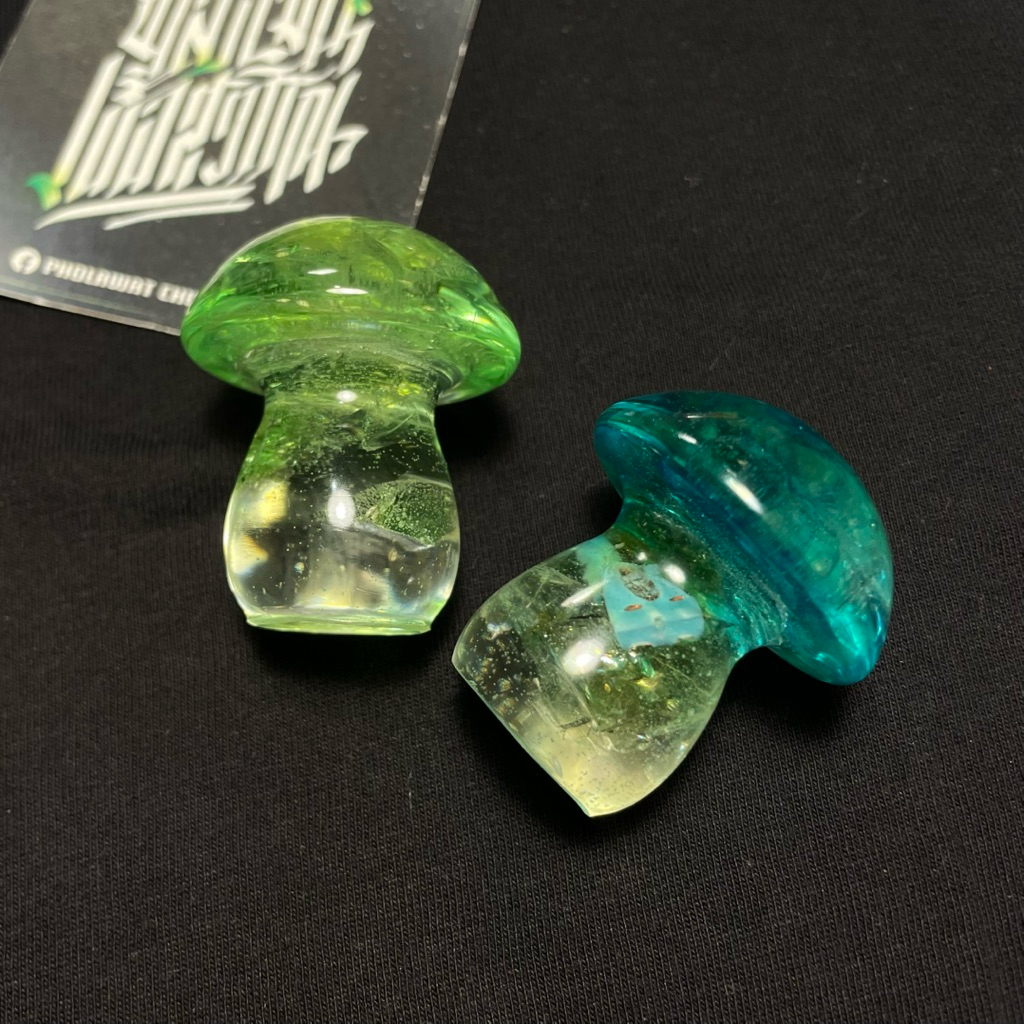 “FRAGMENT SERIES no.3” เห็ดUV เป็นเศษแก้วยูเรเนียมในเรซิ่น ,, UV Mushroom Uranium glass fragment in 