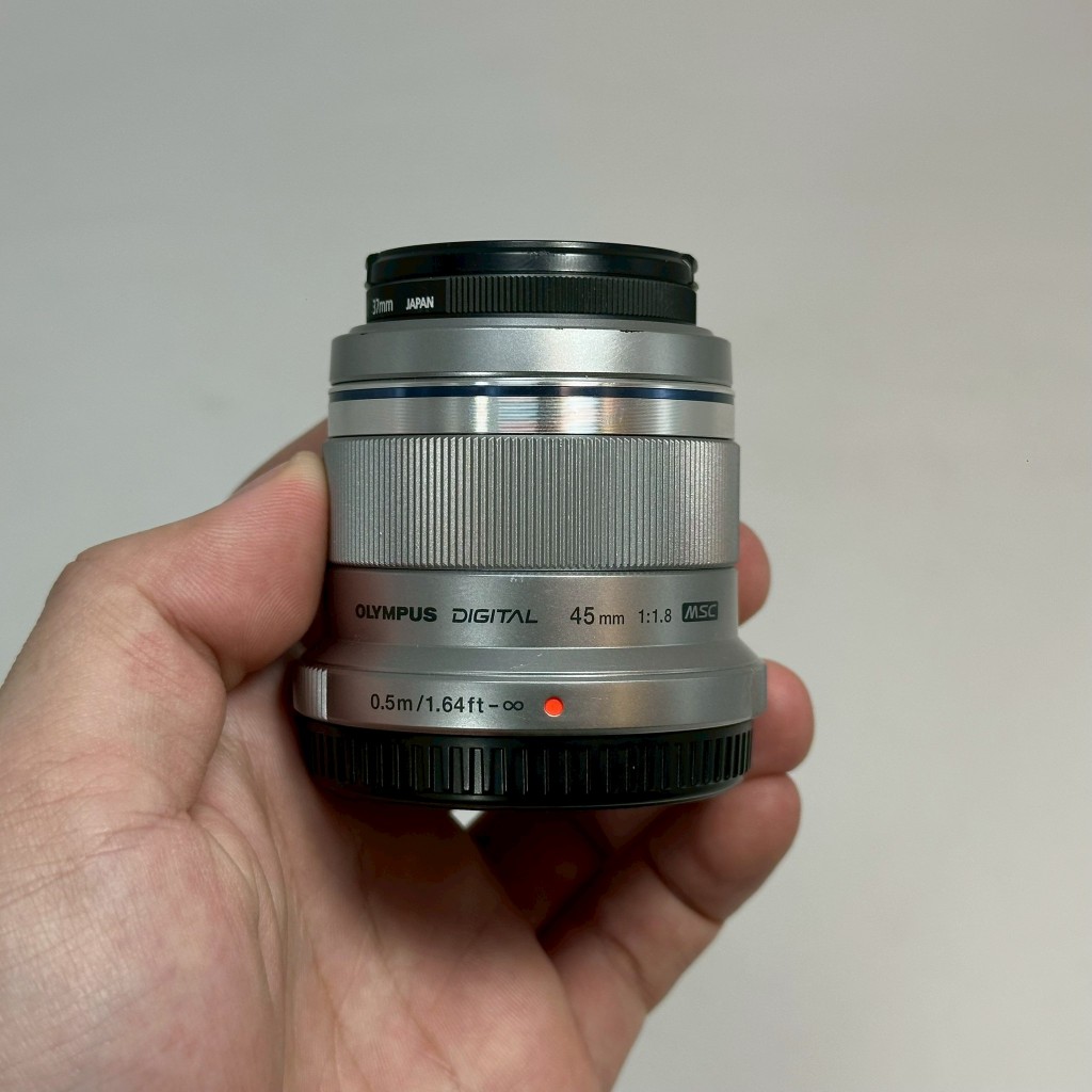 Olympus M. Zuiko Digital 45mm f/1.8
