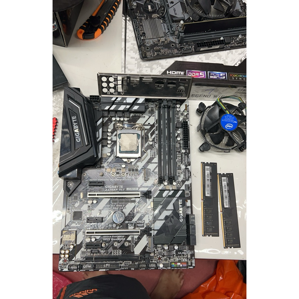 MAINBOARD (เมนบอร์ด) 1151 GIGABYTE Z370XP SLI +i3 8100+ ddr4 4*2 2400 ไม่มีกล่อง ไม่มีฝา ประกันร้าน
