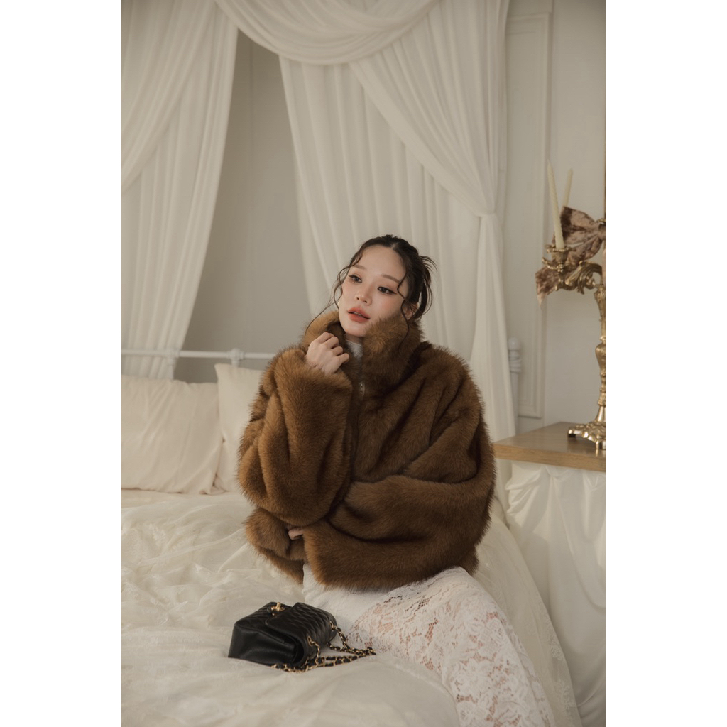 Aura fur crop jacket  แจกเก็ตขนเฟอร์ทรงครอป ดีไซน์มีซิป ใส่ได้หลายสไตล์แบบ multi-style