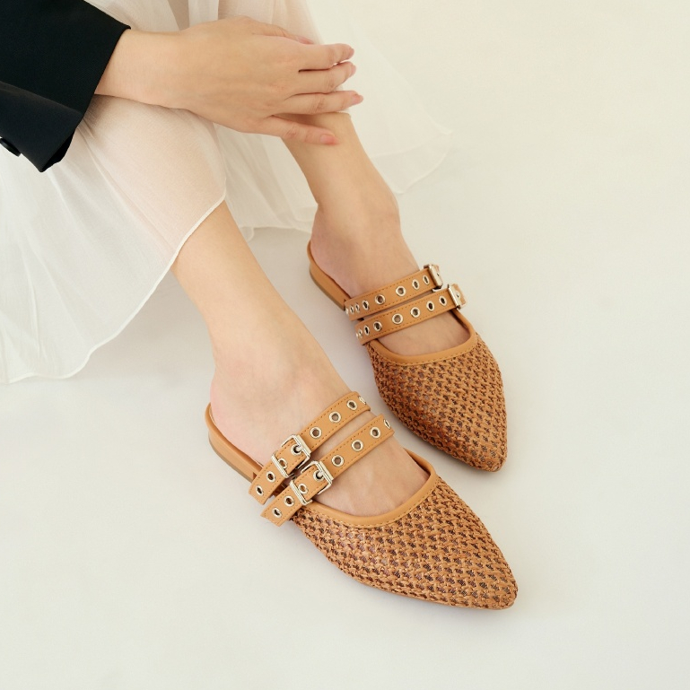 Mellowco รองเท้าส้นเตี้ยหัวแหลมสายคาดเข็มขัด Flats รุ่น Ivy Mesh M3-E5010